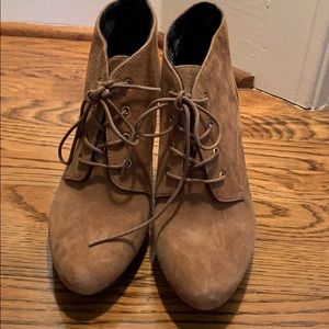 NWOT Bandolino laced bootie